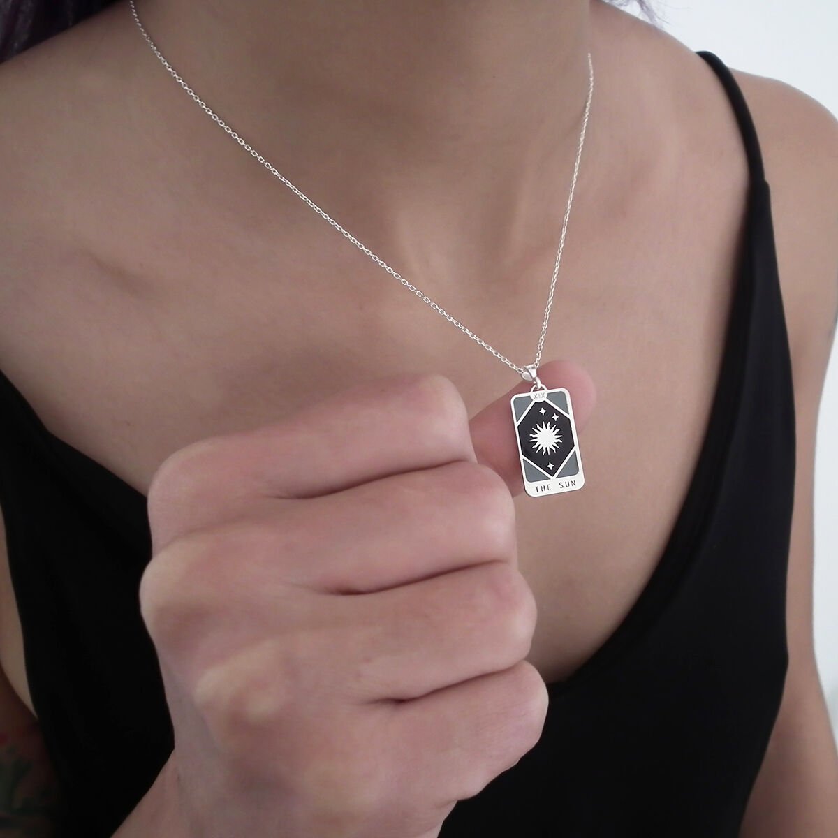 Güneş (The Sun) – Işığın ve Neşenin Simgesi