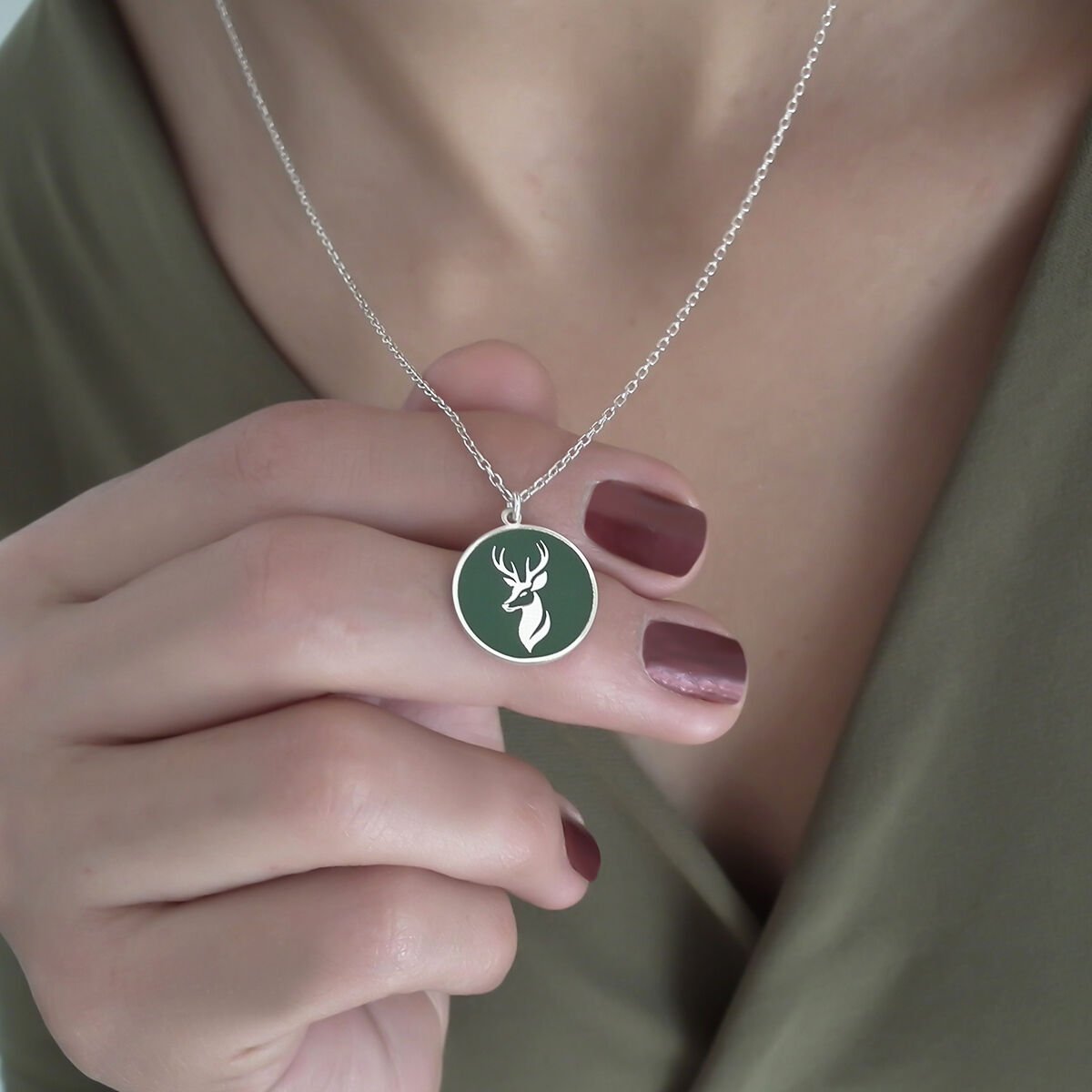 Orman Yeşili Yaban Geyiği Gümüş Kolye