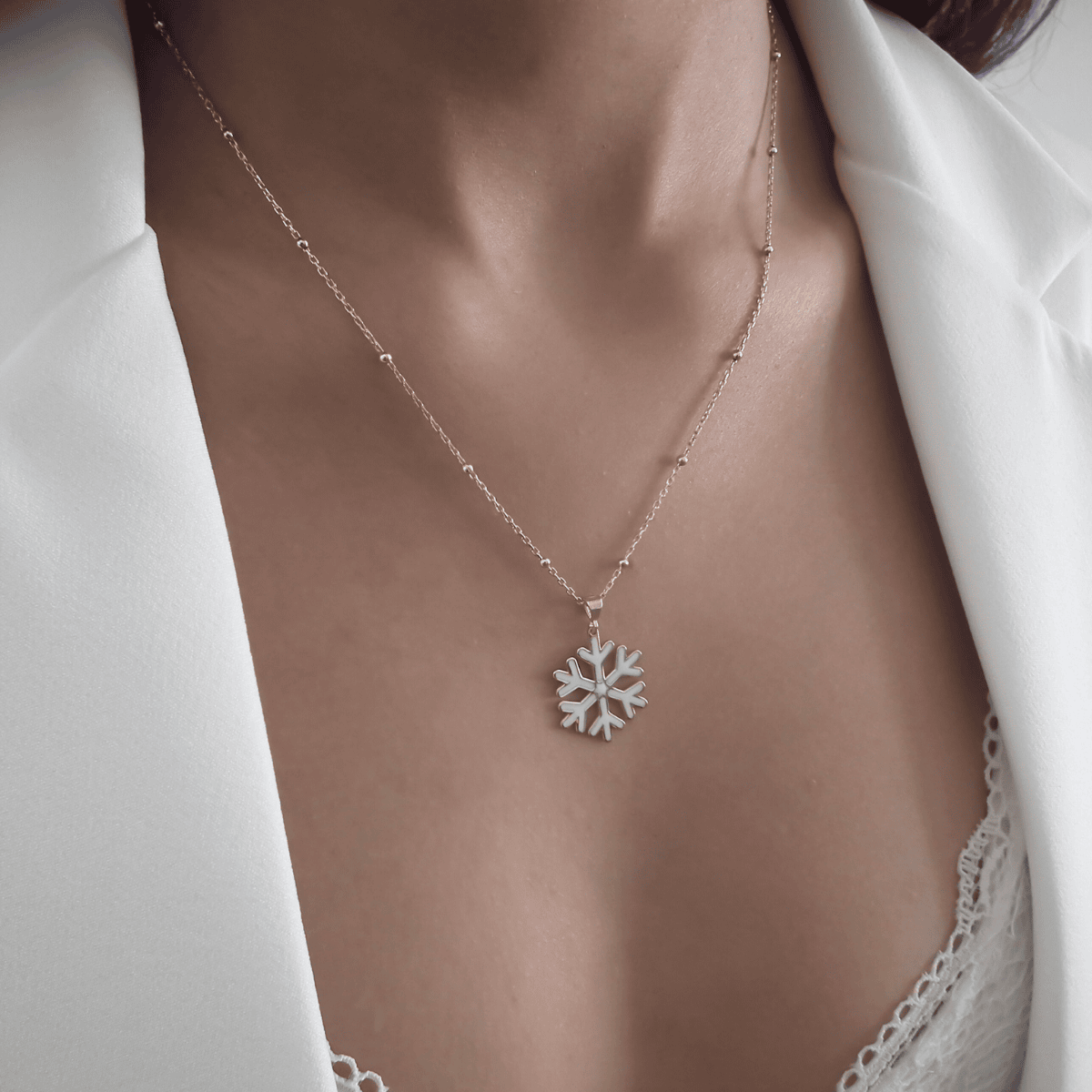 Kar Tanesi Mineli Gümüş Kolye