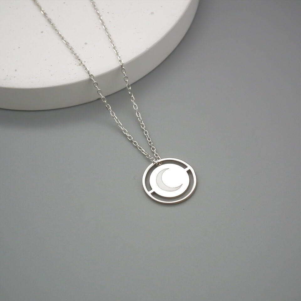 Beyaz Mineli Ay Gümüş Kolye