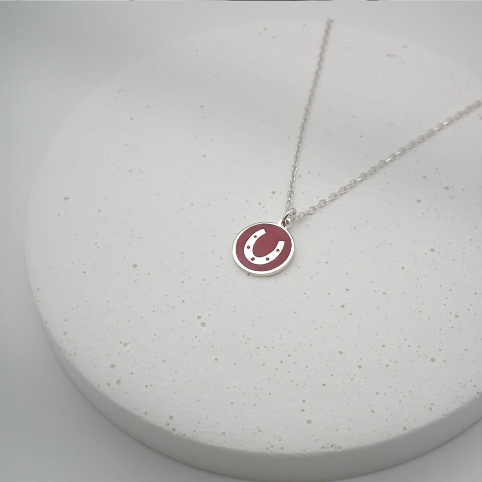 Kırmızı Mineli Tiny Nal Gümüş Kolye